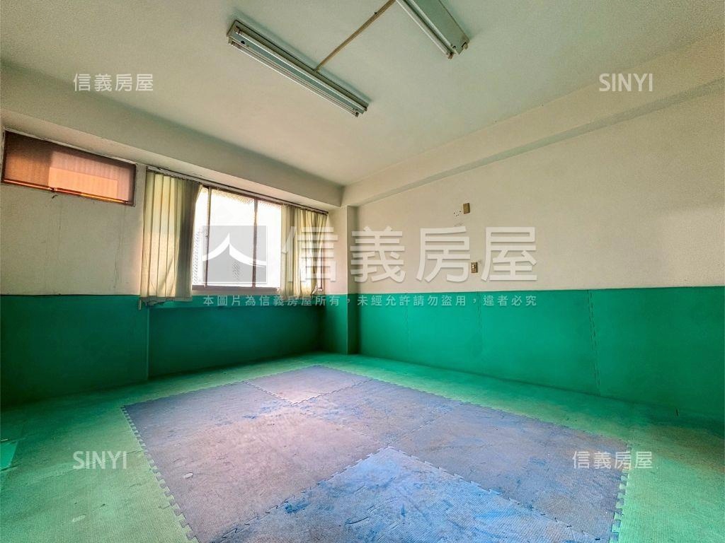近忠孝夜市三樓美寓房屋室內格局與周邊環境
