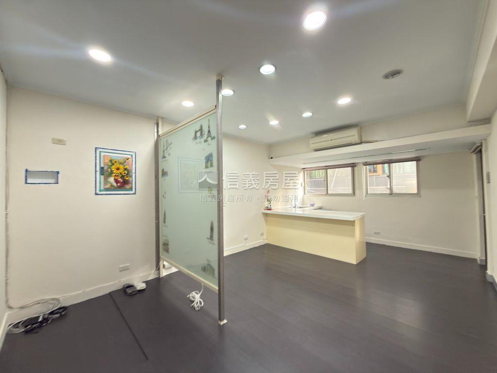 電梯邊間採光２房房屋室內格局與周邊環境