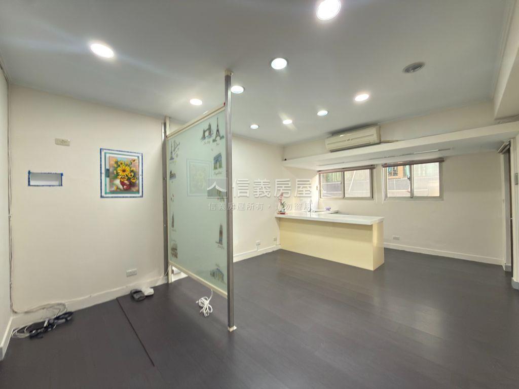 電梯邊間採光２房房屋室內格局與周邊環境