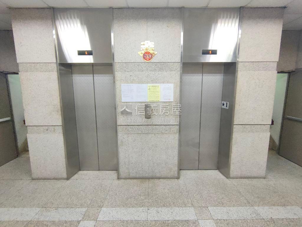 電梯邊間採光２房房屋室內格局與周邊環境