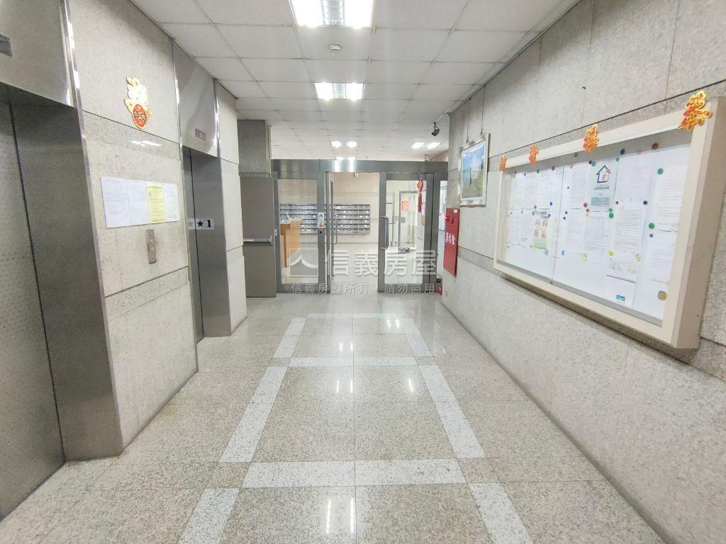 電梯邊間採光２房房屋室內格局與周邊環境