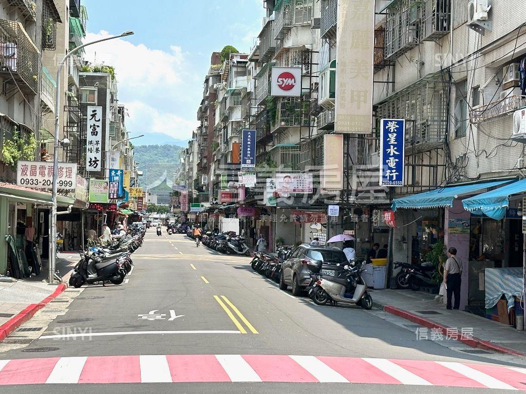 榮星人潮黃金店面房屋室內格局與周邊環境