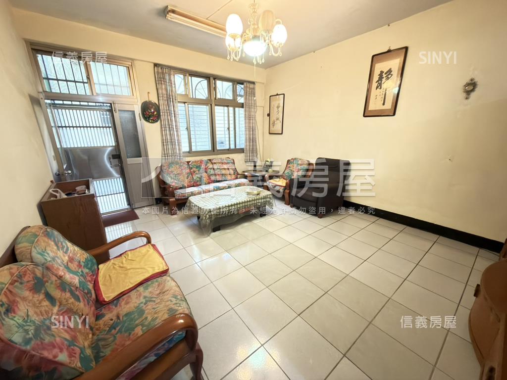 近市府活巷透天屋況佳房屋室內格局與周邊環境
