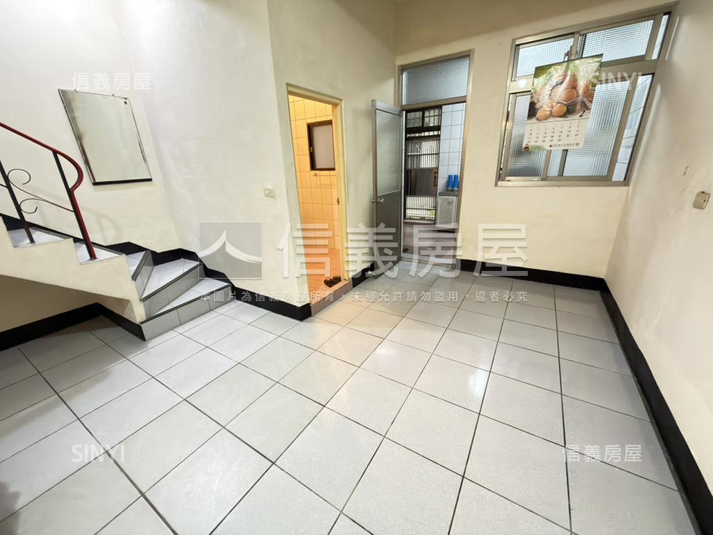 近市府活巷透天屋況佳房屋室內格局與周邊環境