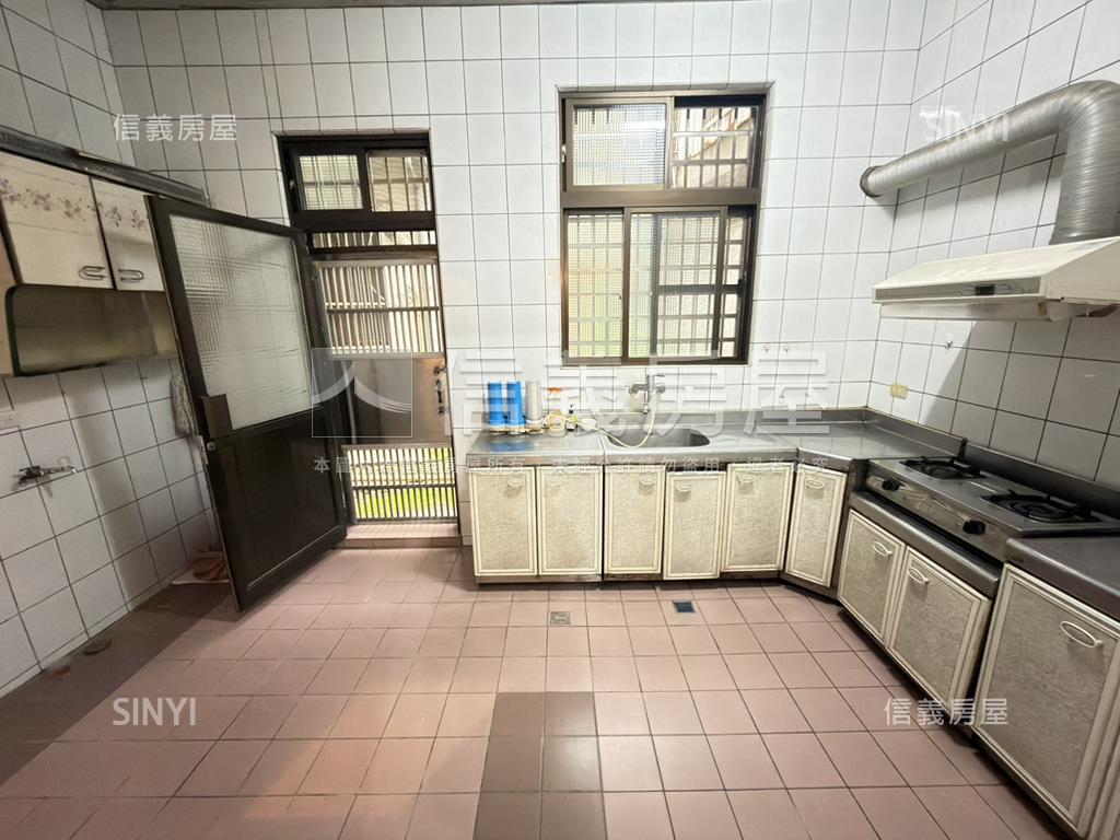 近市府活巷透天屋況佳房屋室內格局與周邊環境