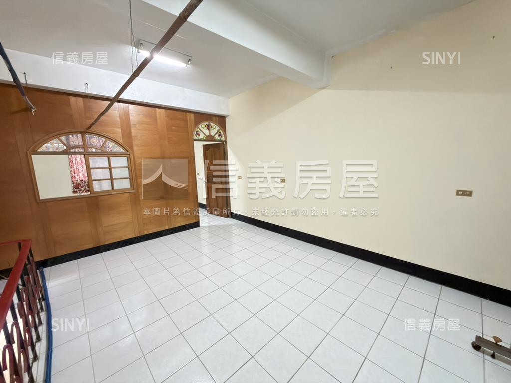 近市府活巷透天屋況佳房屋室內格局與周邊環境