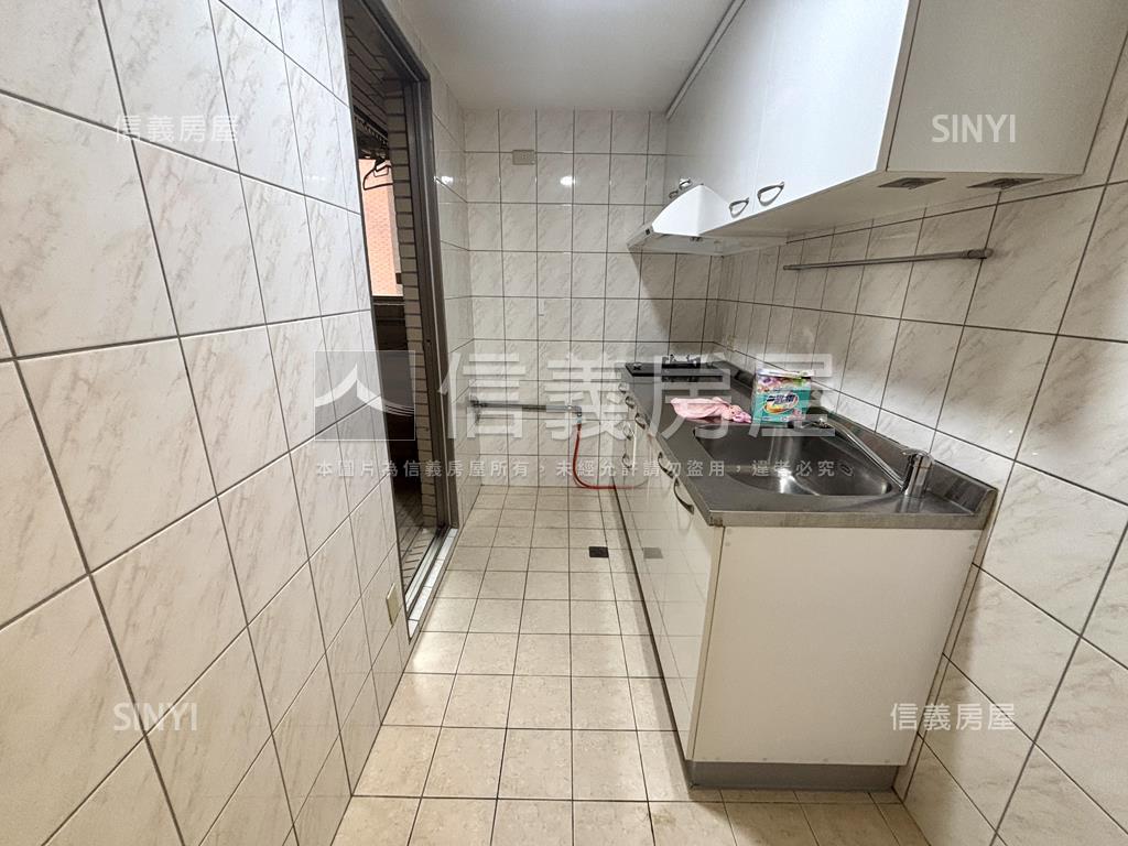 輕軌柔情成家三房房屋室內格局與周邊環境