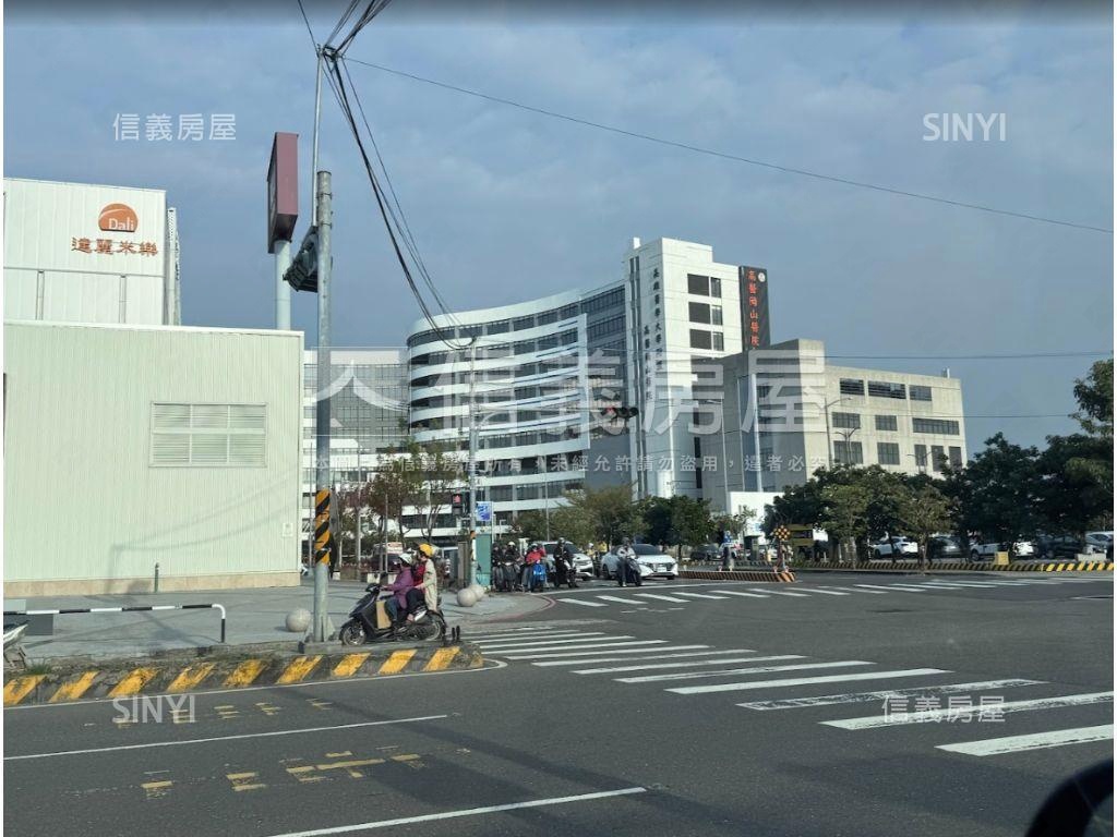 ♞岡山８７期旁土地房屋室內格局與周邊環境