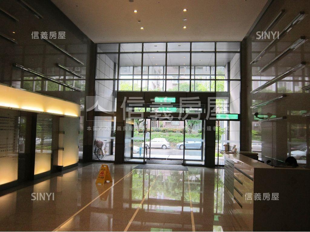 可看屋內科日內瓦商辦房屋室內格局與周邊環境