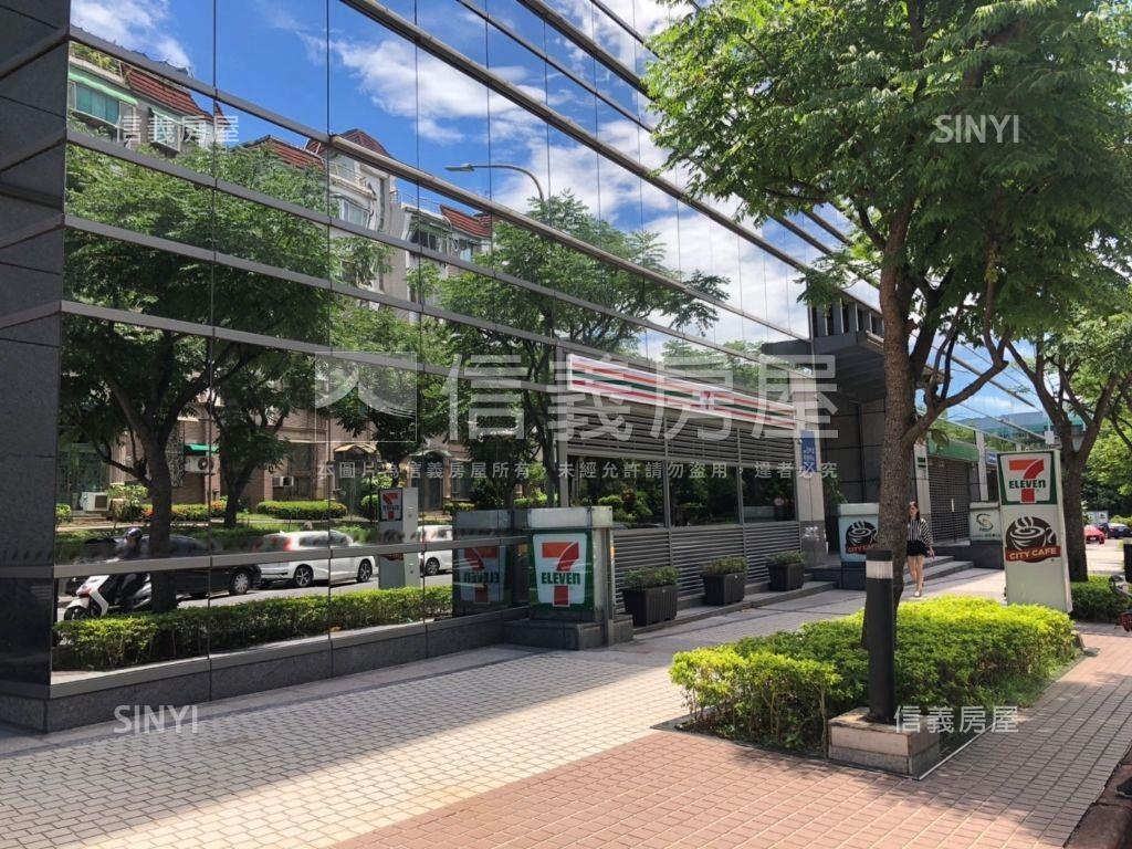 可看屋內科日內瓦商辦房屋室內格局與周邊環境