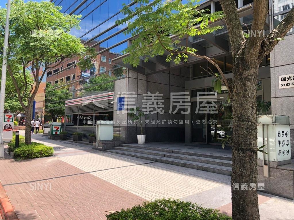 可看屋內科日內瓦商辦房屋室內格局與周邊環境