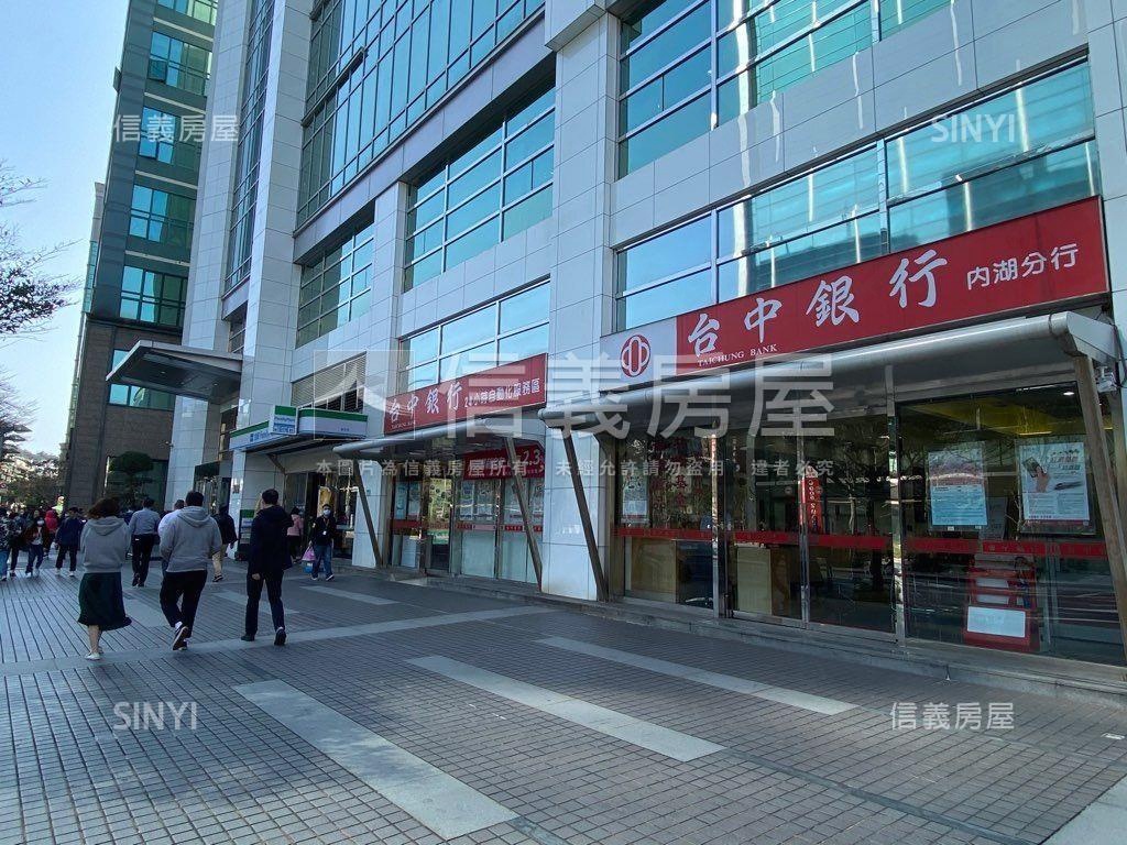 可看屋內科日內瓦商辦房屋室內格局與周邊環境