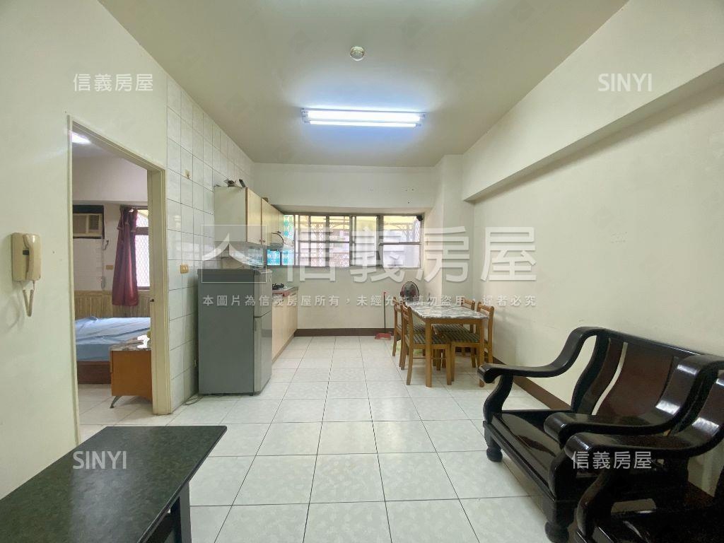 鼎山家樂福輕軌兩房房屋室內格局與周邊環境