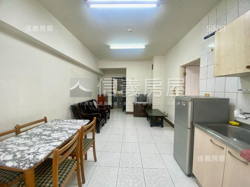 鼎山家樂福輕軌兩房房屋室內格局與周邊環境