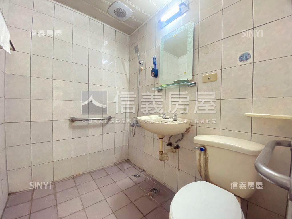 鼎山家樂福輕軌兩房房屋室內格局與周邊環境