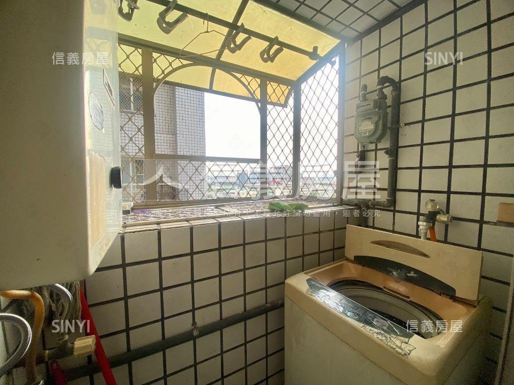 鼎山家樂福輕軌兩房房屋室內格局與周邊環境