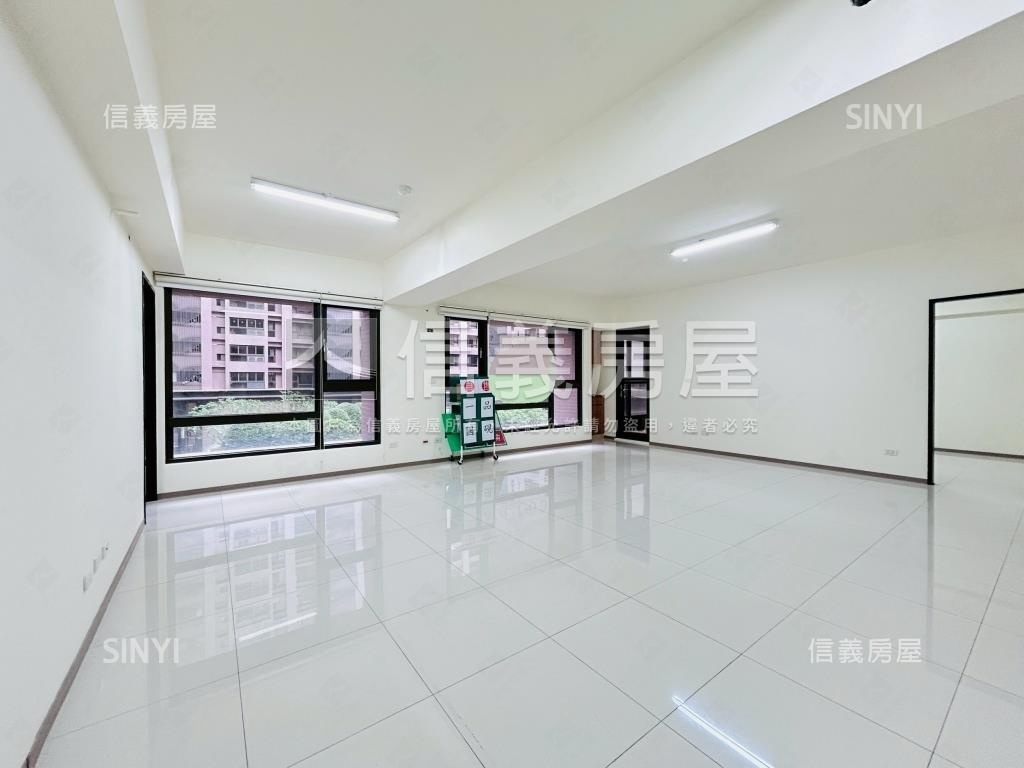 一品國硯精品露臺３房車位房屋室內格局與周邊環境