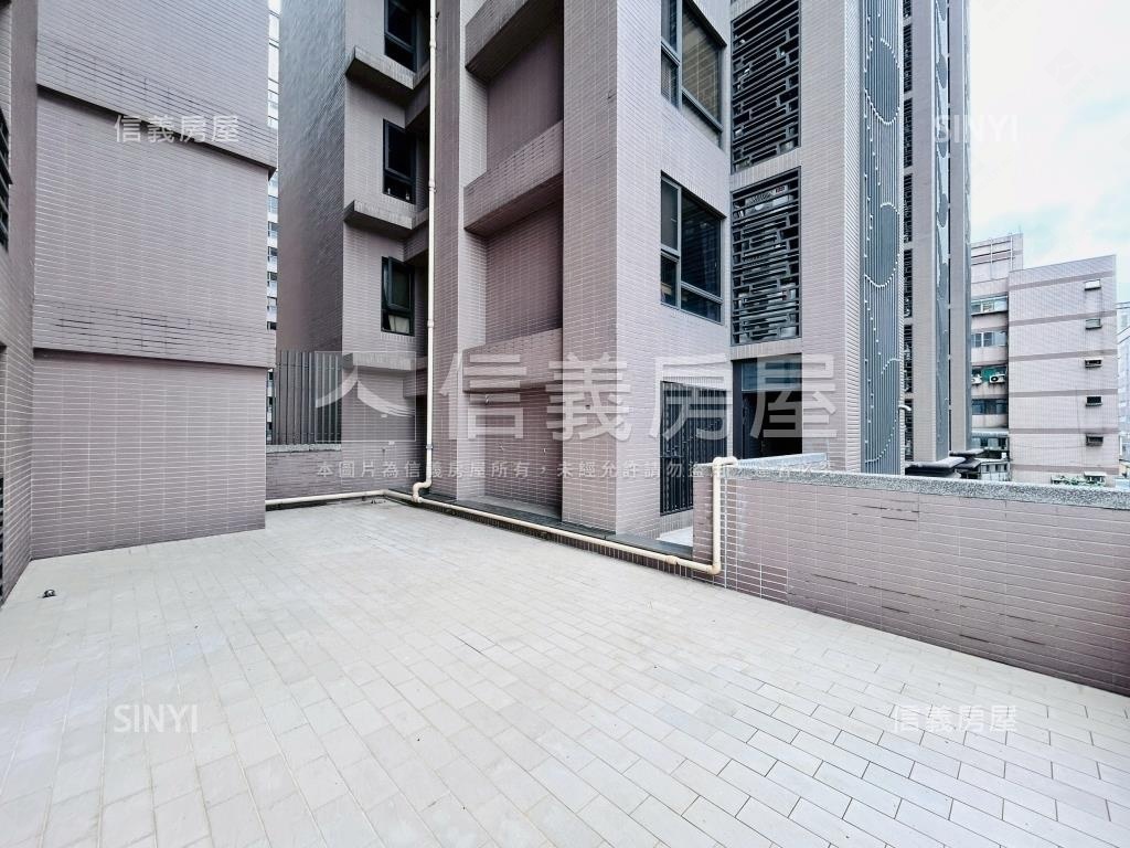 一品國硯精品露臺３房車位房屋室內格局與周邊環境