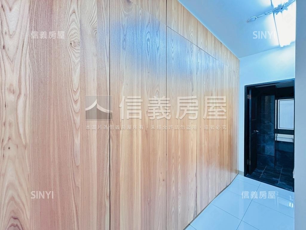 一品國硯精品露臺３房車位房屋室內格局與周邊環境