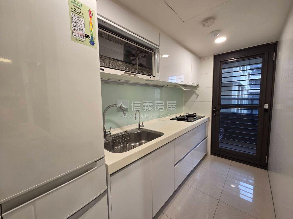 綠意青峰愜意甜蜜房＋車位房屋室內格局與周邊環境
