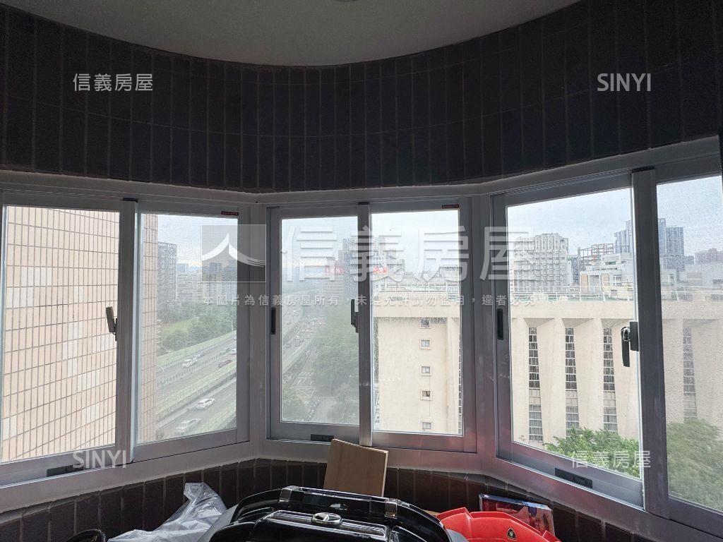 專任／忠孝高樓美景帶車位房屋室內格局與周邊環境