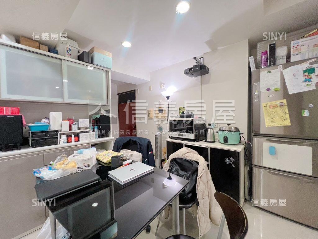 世紀風情。高樓４房帶車位房屋室內格局與周邊環境