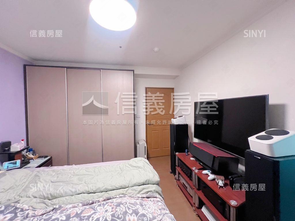 世紀風情。高樓４房帶車位房屋室內格局與周邊環境