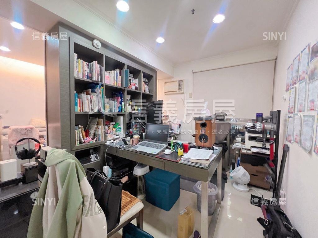 世紀風情。高樓４房帶車位房屋室內格局與周邊環境