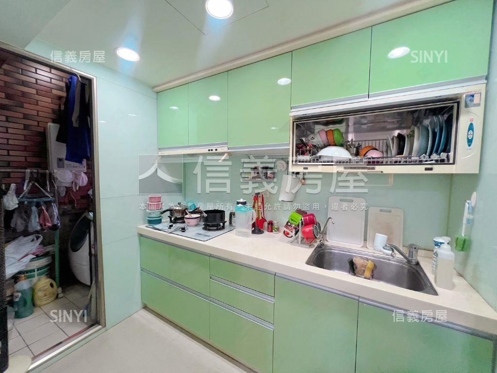 世紀風情。高樓４房帶車位房屋室內格局與周邊環境