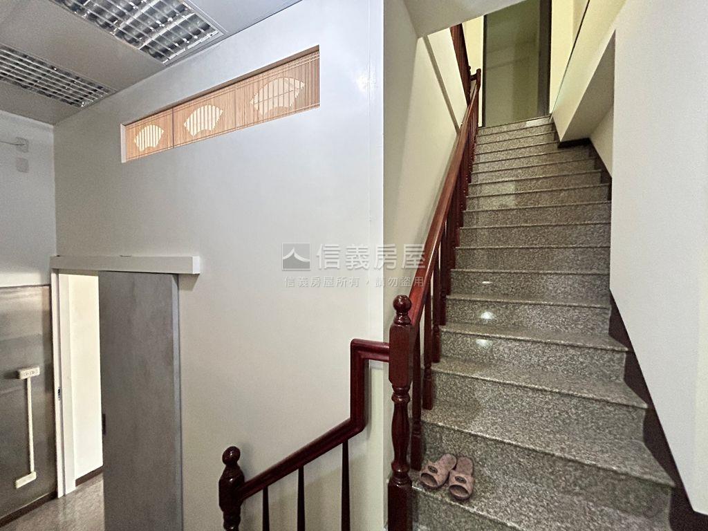屋況佳近三井震後臨路透天房屋室內格局與周邊環境