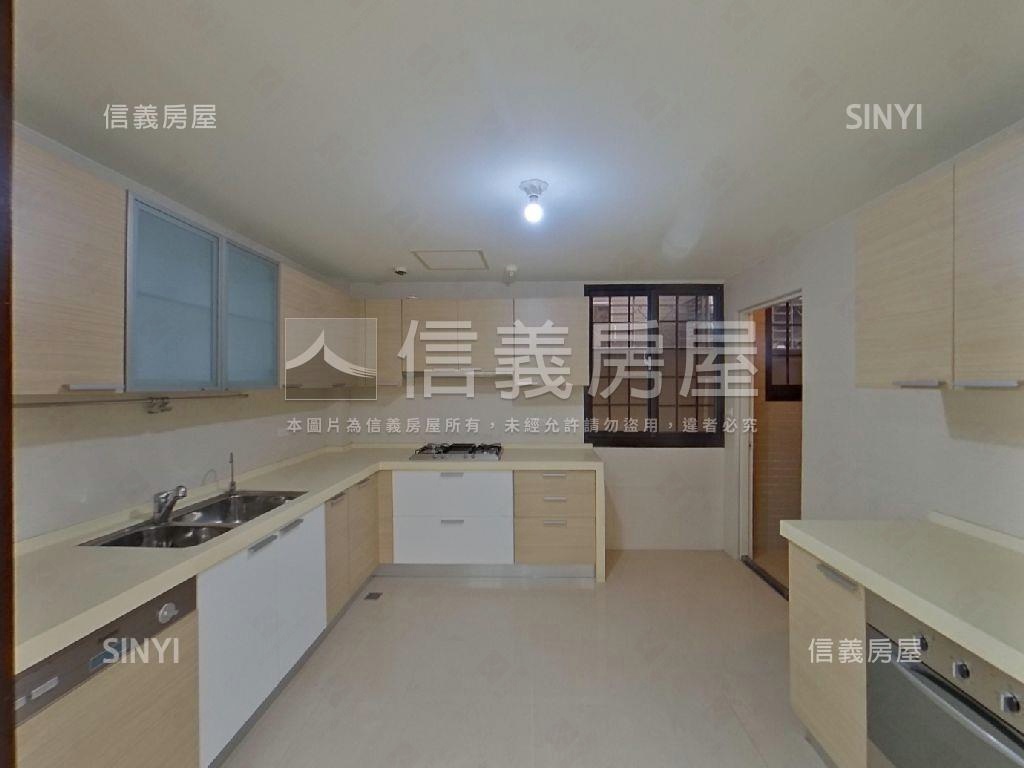大湳義勇街三角窗透天店面房屋室內格局與周邊環境