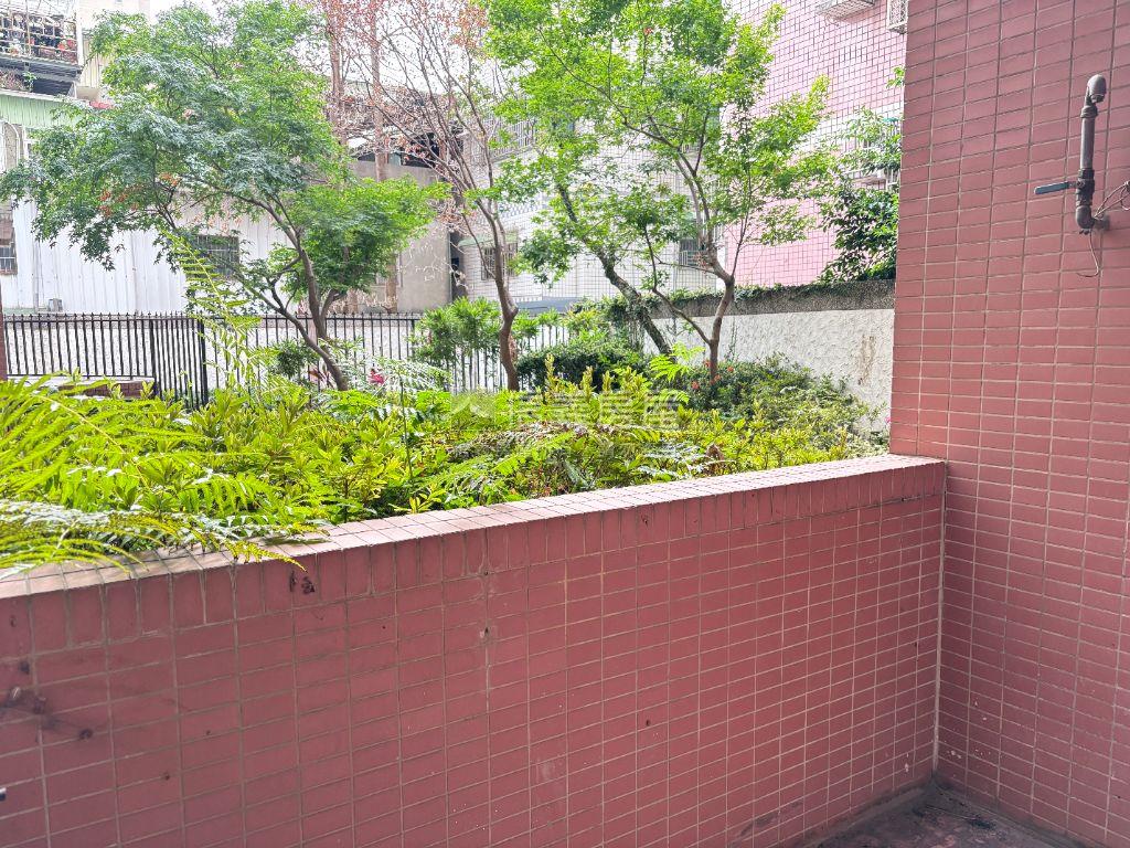 熊貓麗晶面寬約八米金店房屋室內格局與周邊環境