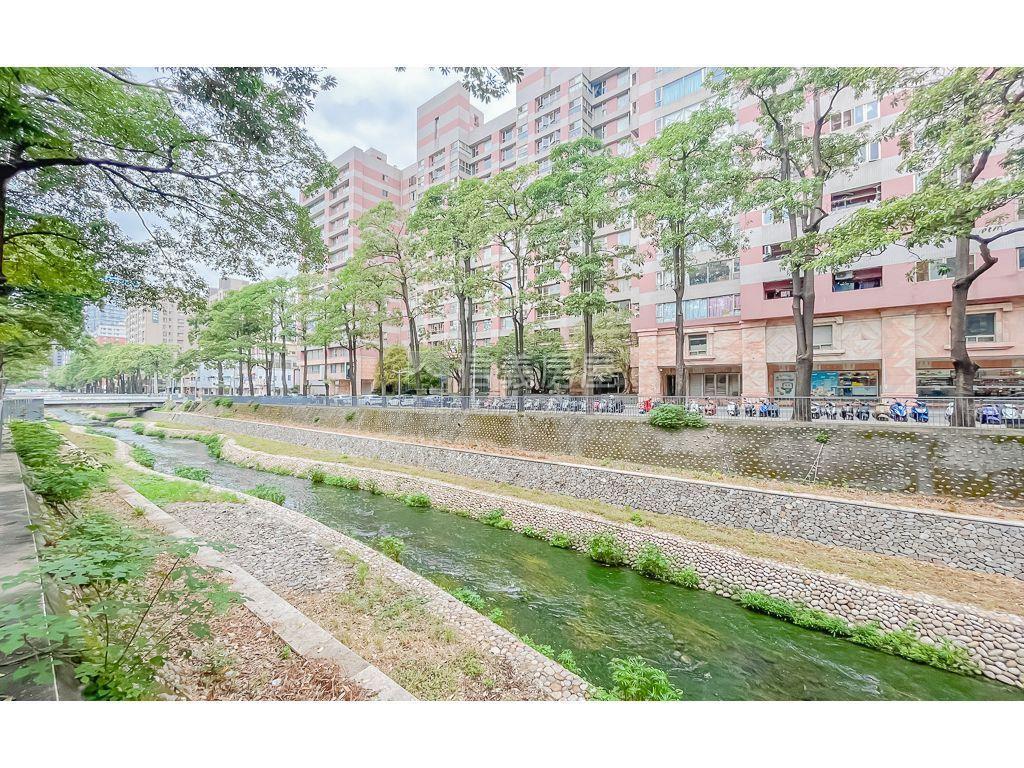 熊貓麗晶面寬約八米金店房屋室內格局與周邊環境
