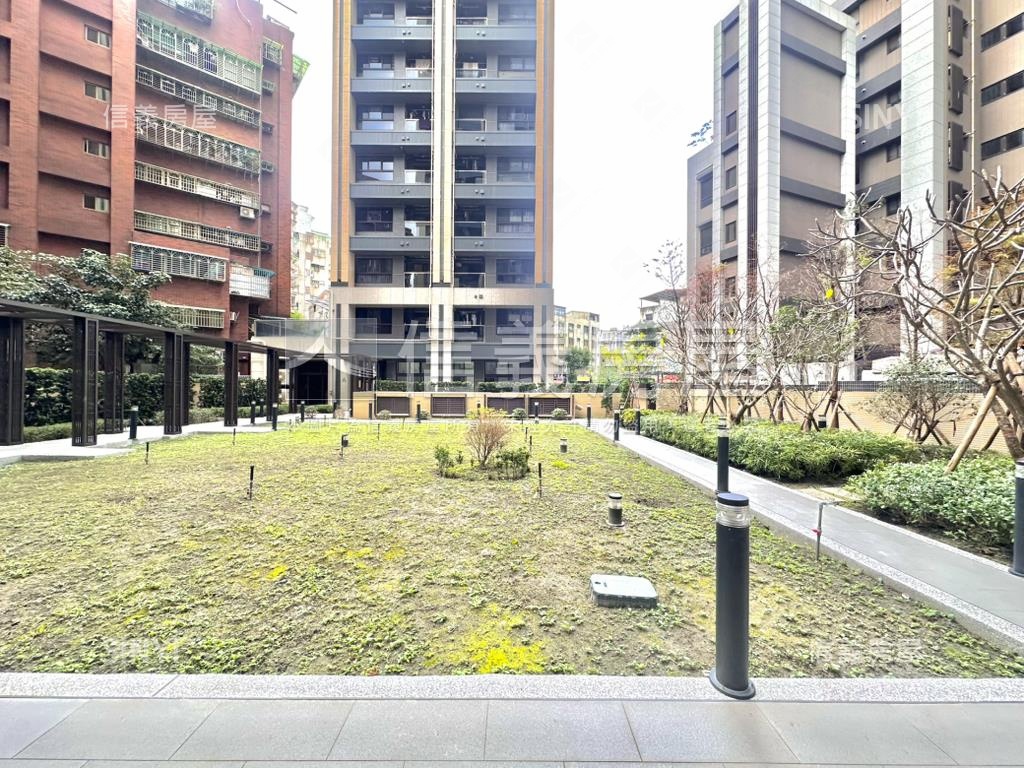 英倫公園面北景觀三房車位房屋室內格局與周邊環境