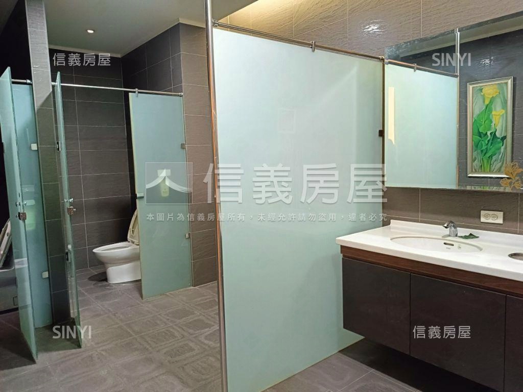 新板特區稀有辦公房屋室內格局與周邊環境