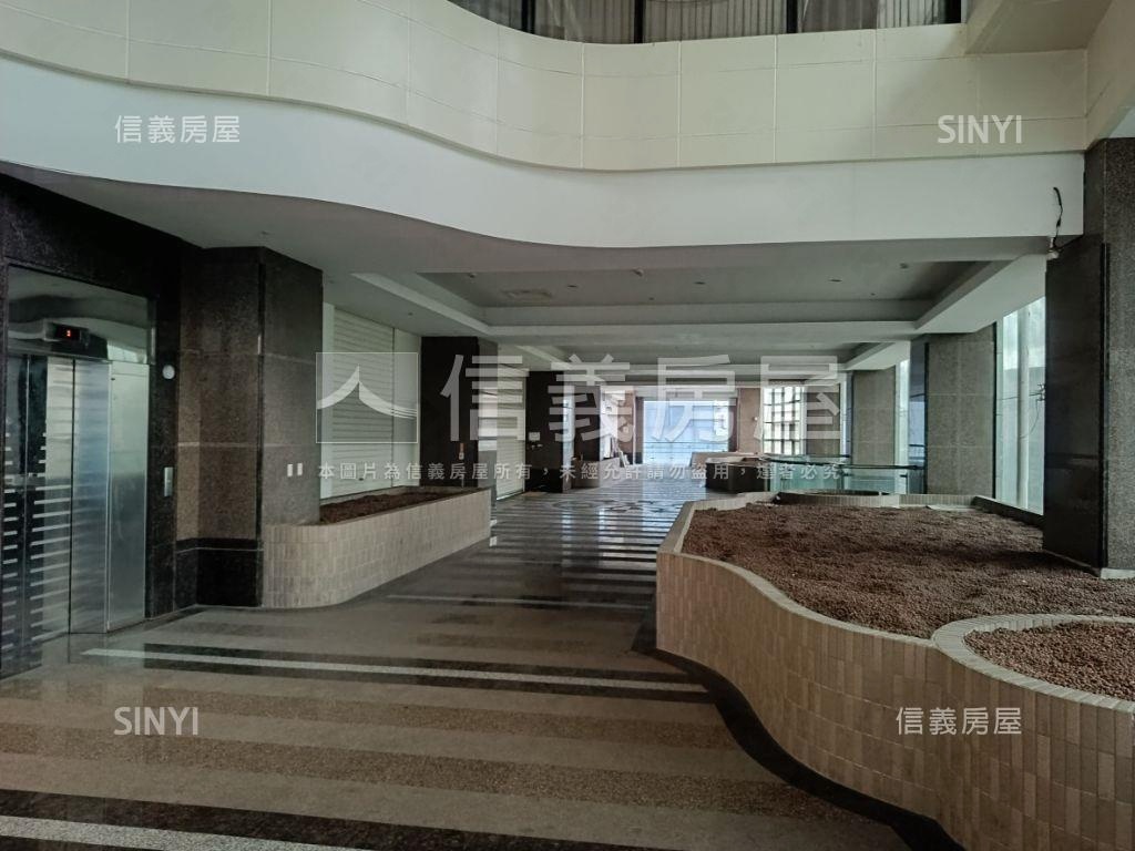 新板特區稀有辦公房屋室內格局與周邊環境