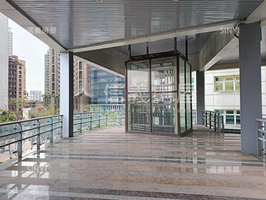 新板特區稀有辦公房屋室內格局與周邊環境