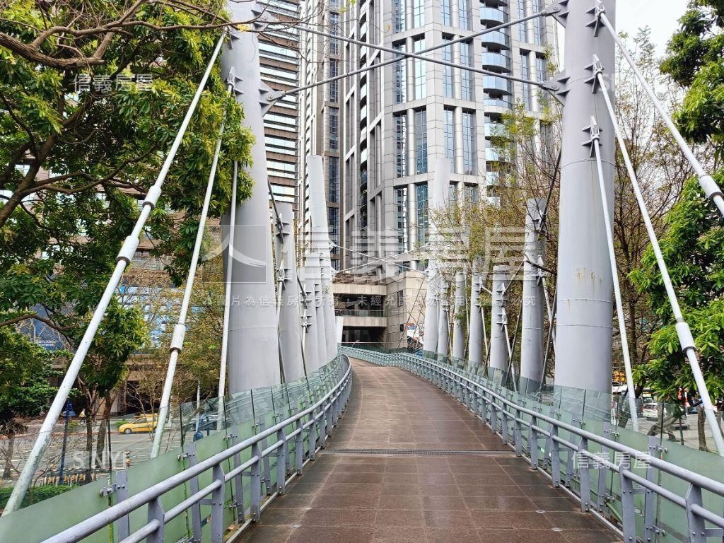 新板特區稀有辦公房屋室內格局與周邊環境