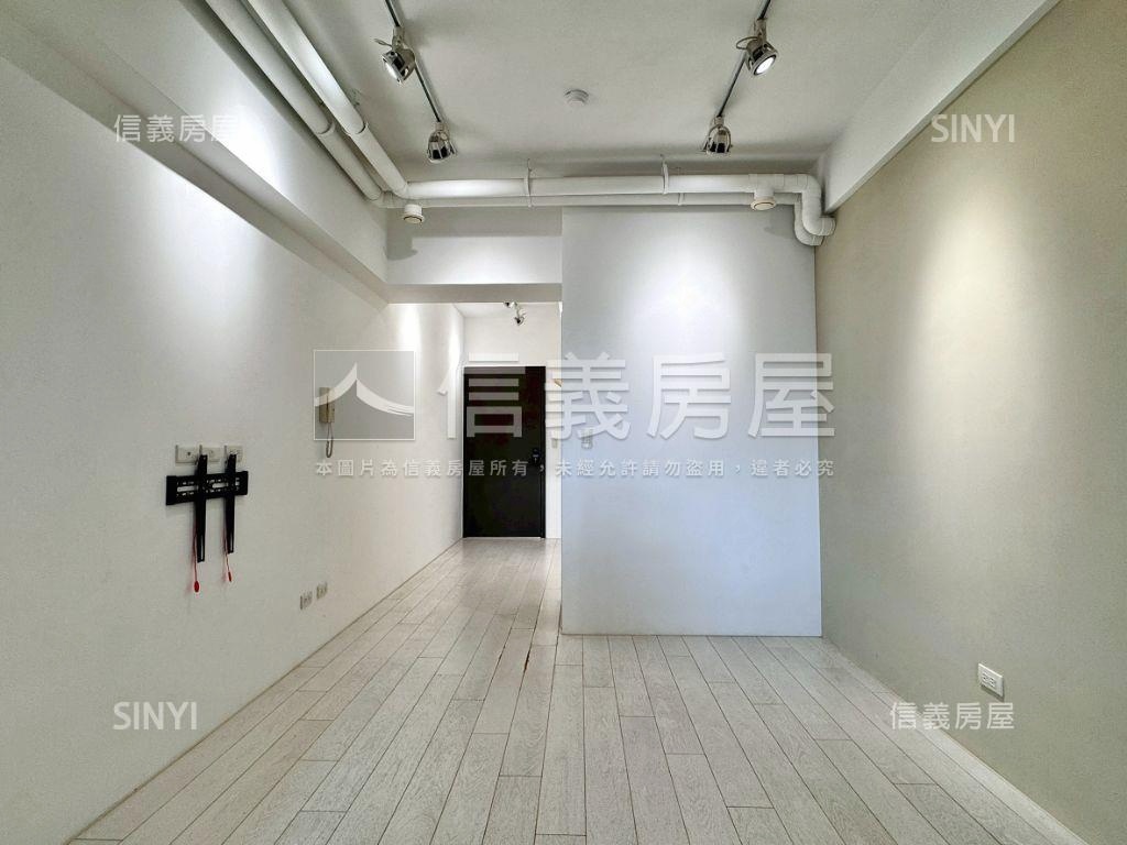 專任潤隆３房雙平車位可看房屋室內格局與周邊環境