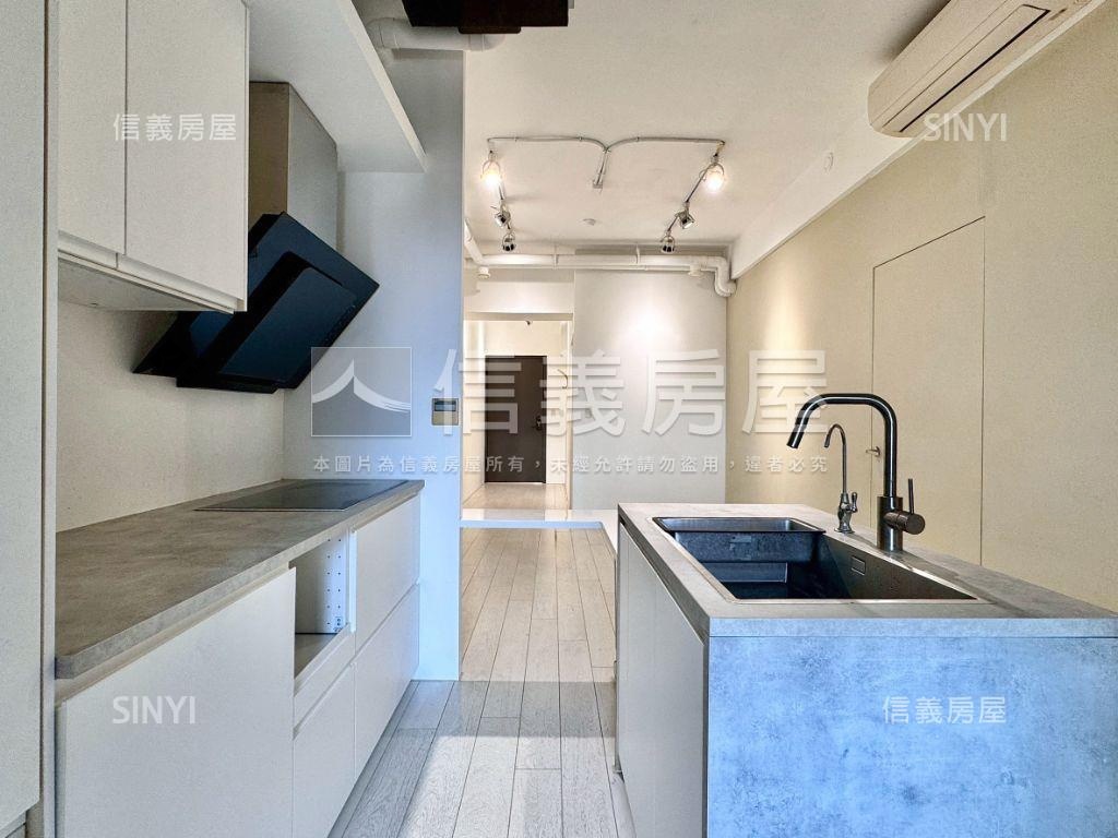 專任潤隆３房雙平車位可看房屋室內格局與周邊環境