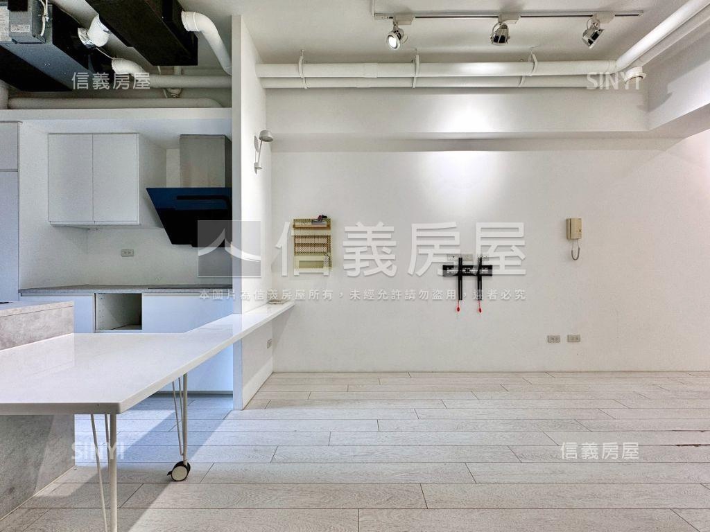 專任潤隆３房雙平車位可看房屋室內格局與周邊環境