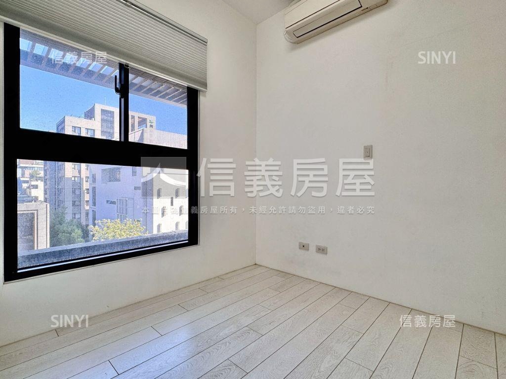 專任潤隆３房雙平車位可看房屋室內格局與周邊環境