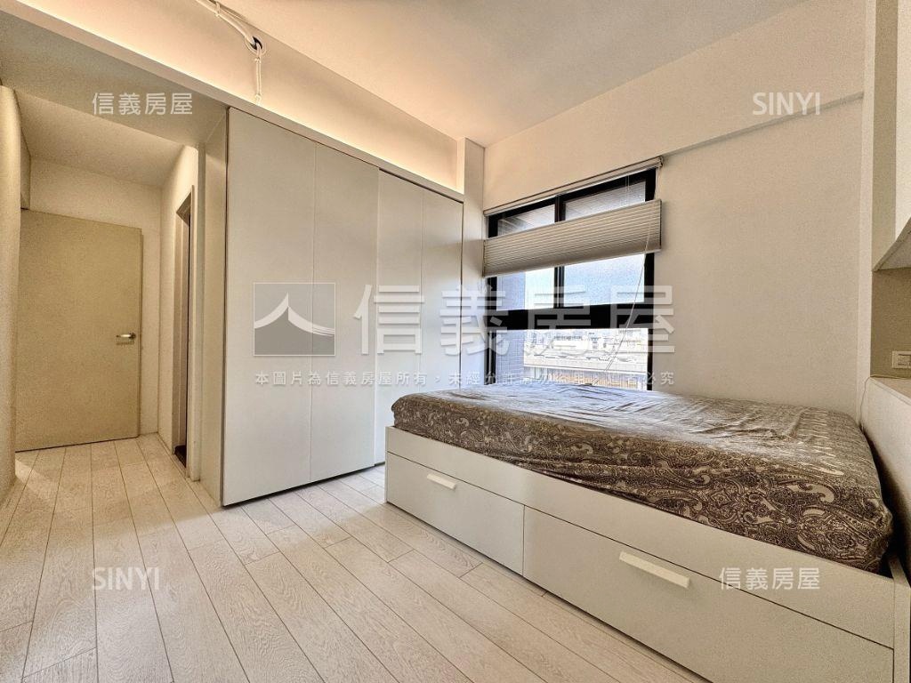 專任潤隆３房雙平車位可看房屋室內格局與周邊環境