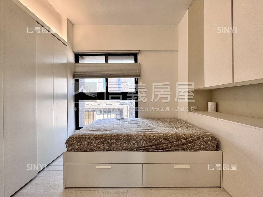 專任潤隆３房雙平車位可看房屋室內格局與周邊環境