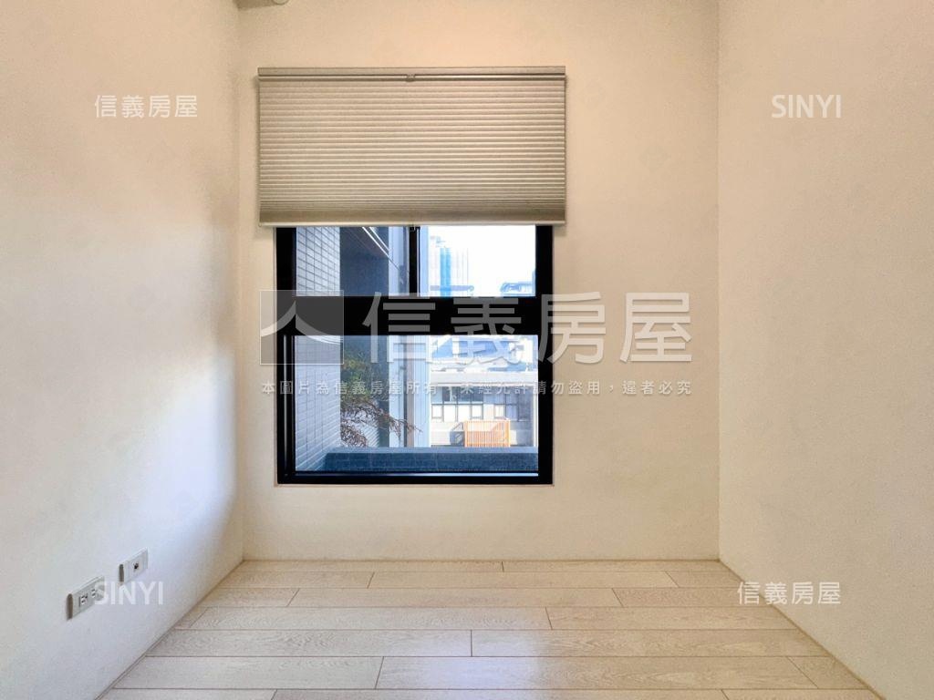 專任潤隆３房雙平車位可看房屋室內格局與周邊環境