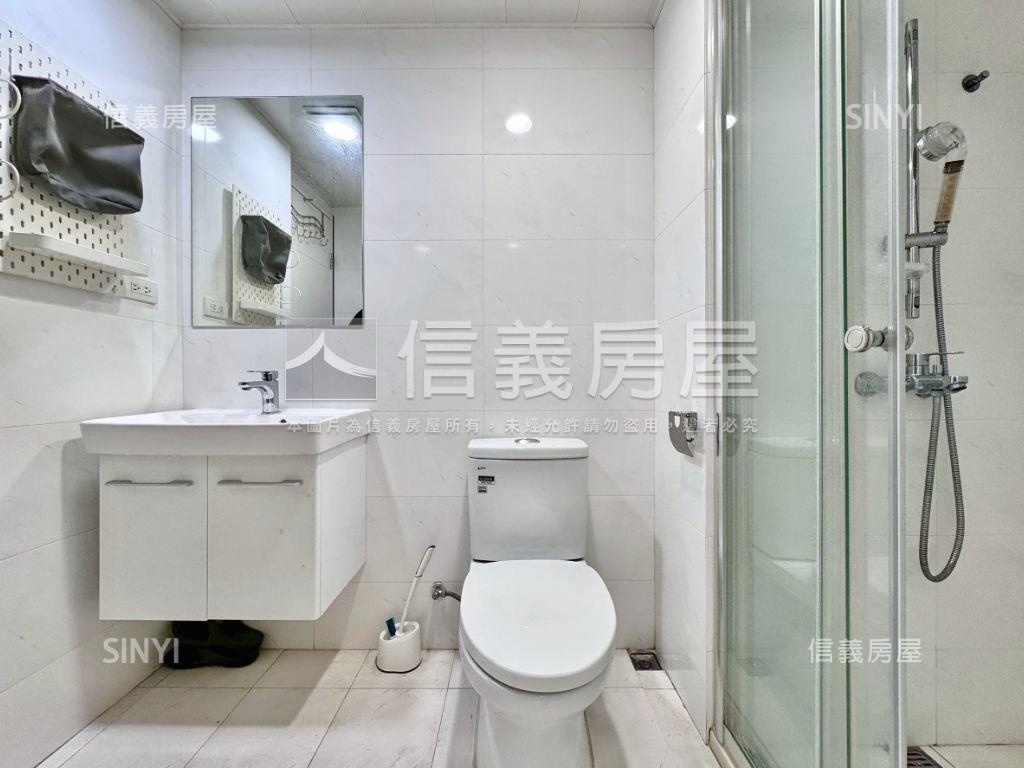 專任潤隆３房雙平車位可看房屋室內格局與周邊環境