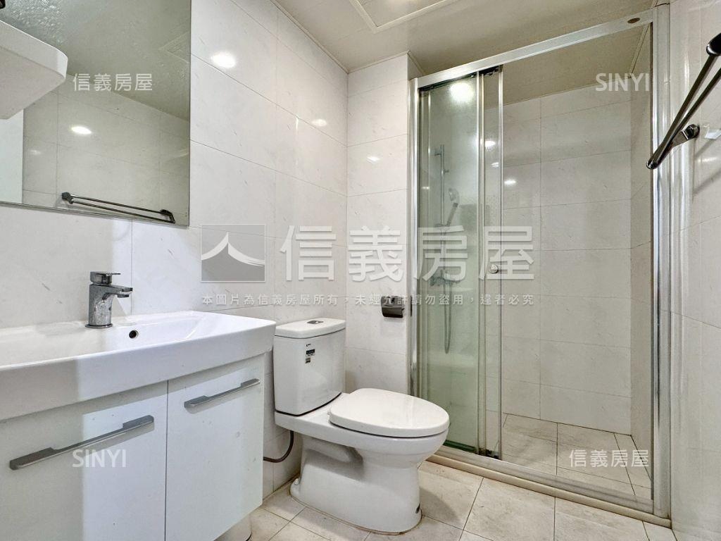 專任潤隆３房雙平車位可看房屋室內格局與周邊環境