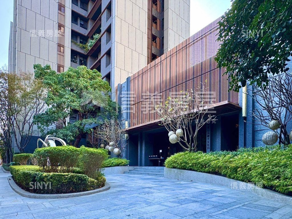 專任潤隆３房雙平車位可看房屋室內格局與周邊環境