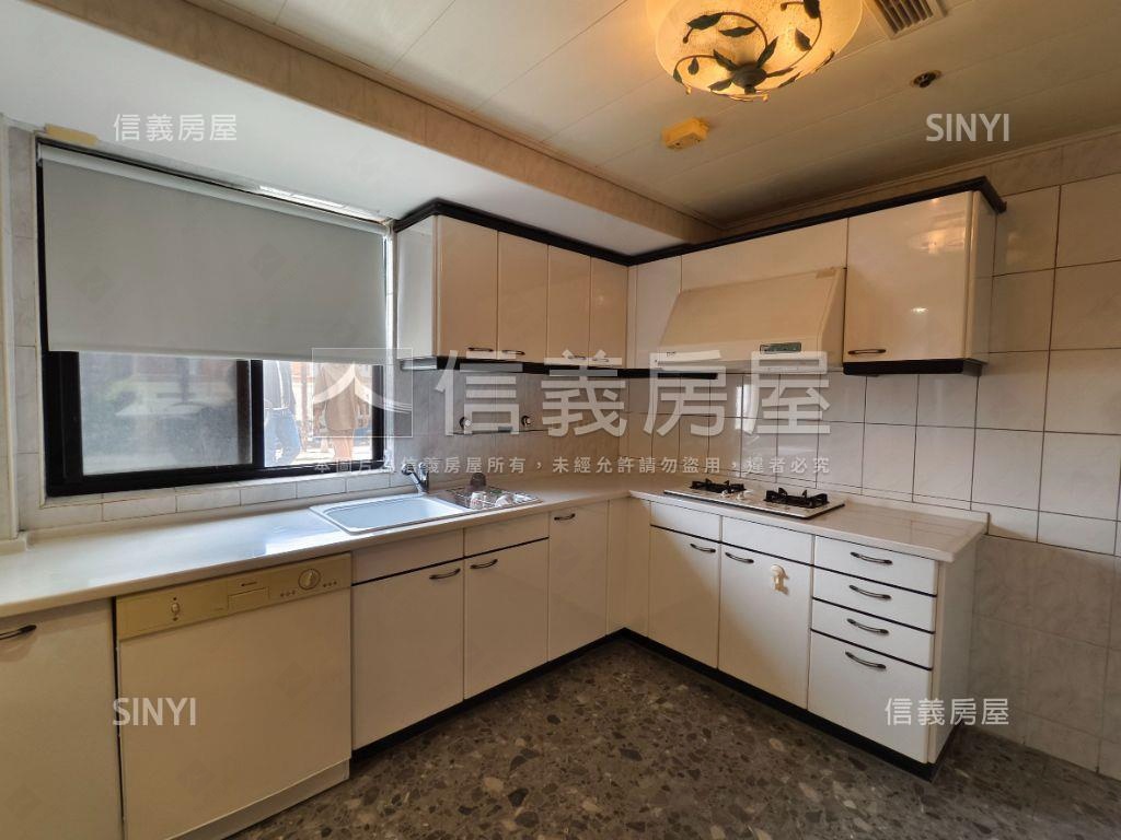 廣三帝王天廈３＋１房平車房屋室內格局與周邊環境