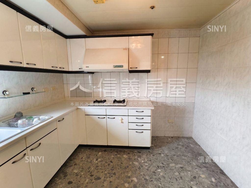 廣三帝王天廈３＋１房平車房屋室內格局與周邊環境